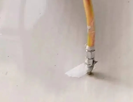 抚宁瓷砖空鼓维修公司专业解答在瓷砖铺贴过程中，如果使用的砂料过粗（如全部使用了粗砂），可能会导致以下问题